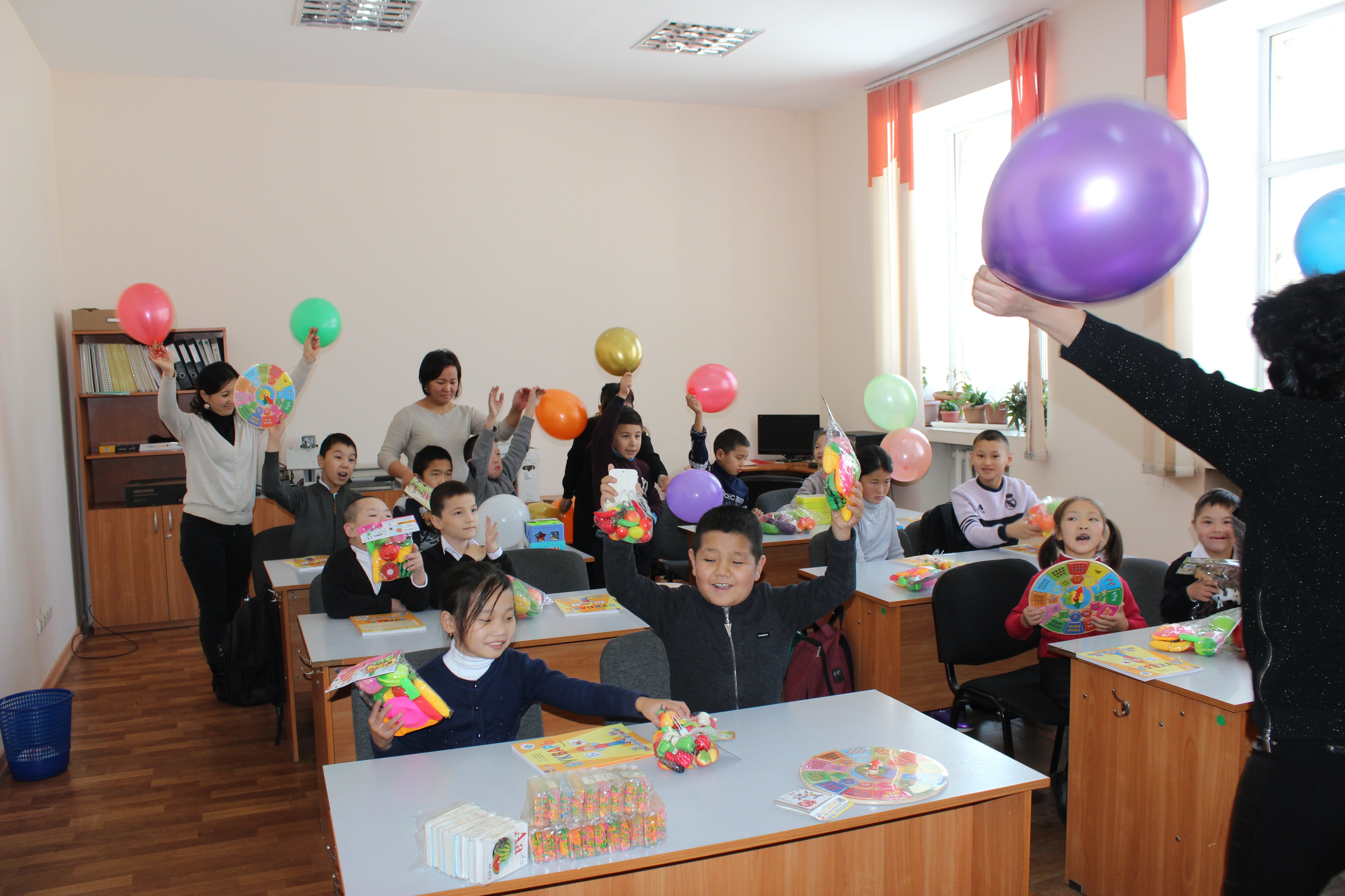 Фонд оказал благотворительную помощь спец.школе в городе Бишкек